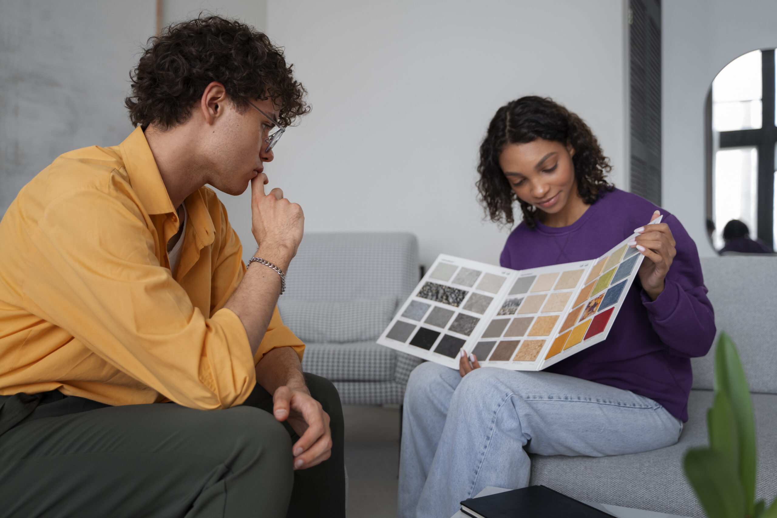 interior-designer-consultation-with-client