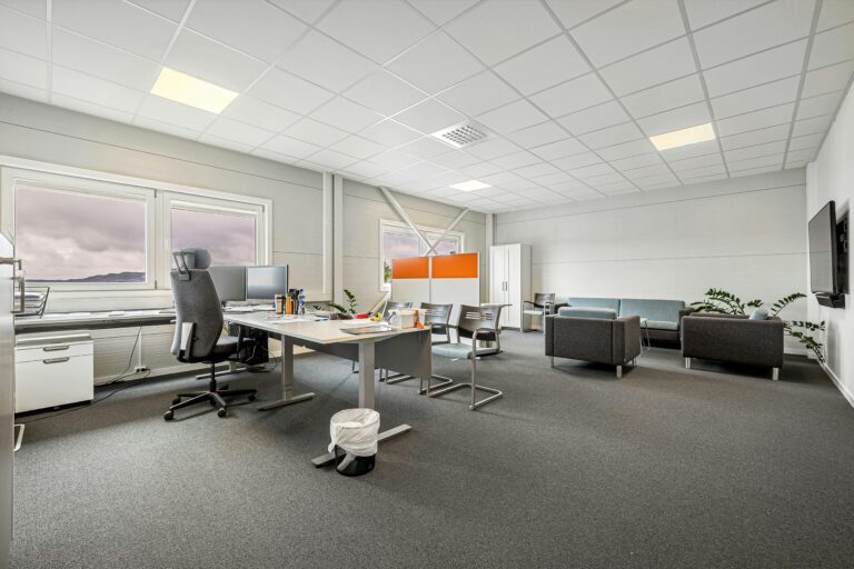 lisa-anna-NyY9_X951oU-unsplash